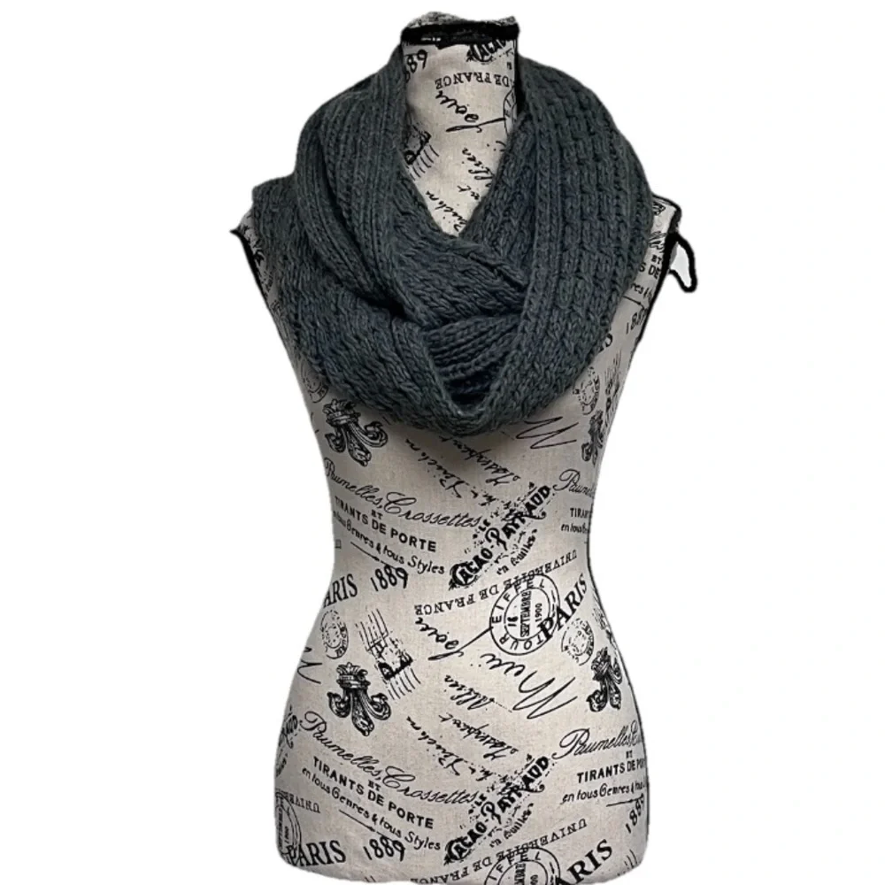Aeropostale Gray Cable Knit Infinity Scarf Winter Cozy Fisherman Fairy